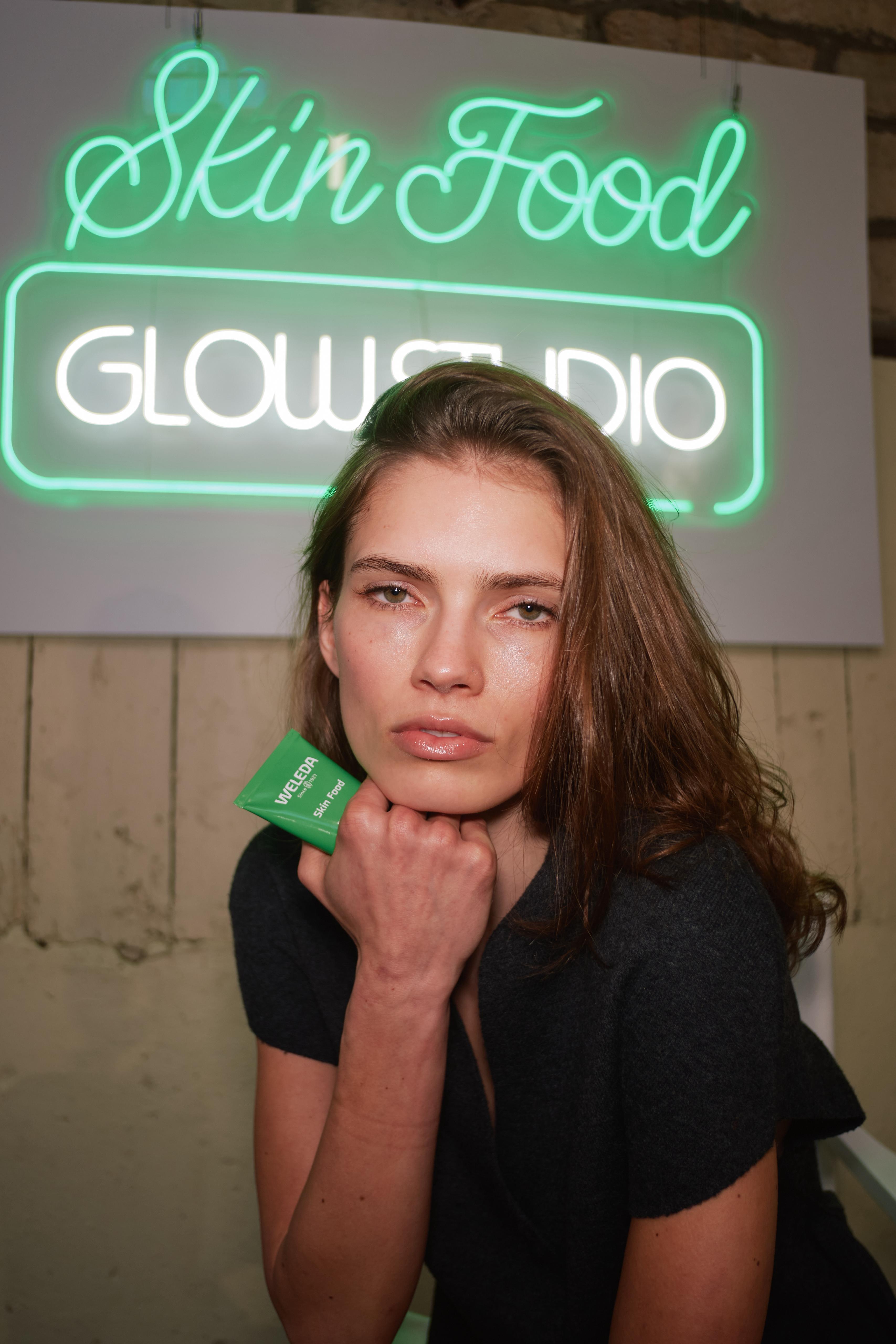 WELEDA Skin Food Model backstage at Paris Fashion Week, 4 March 2026; CREDITS: WELEDA