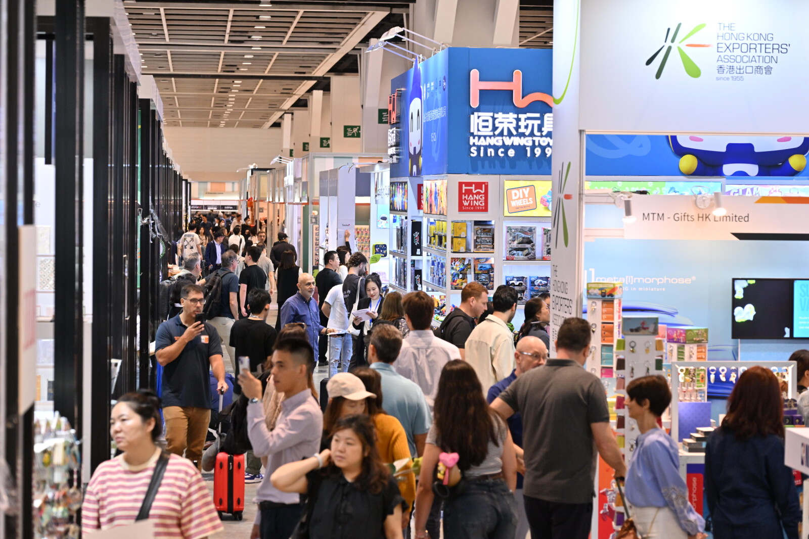 Connecting global suppliers and buyers with trending lifestyle products and innovative ideas.