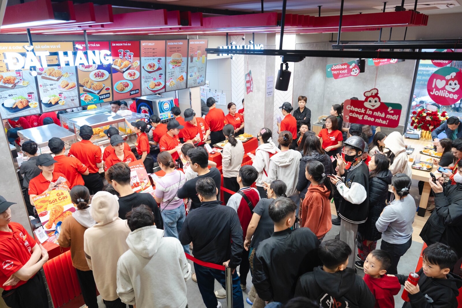 Loved by locals. Strong consumer demand continues to drive high traffic across Jollibee Vietnam’s growing store network.
