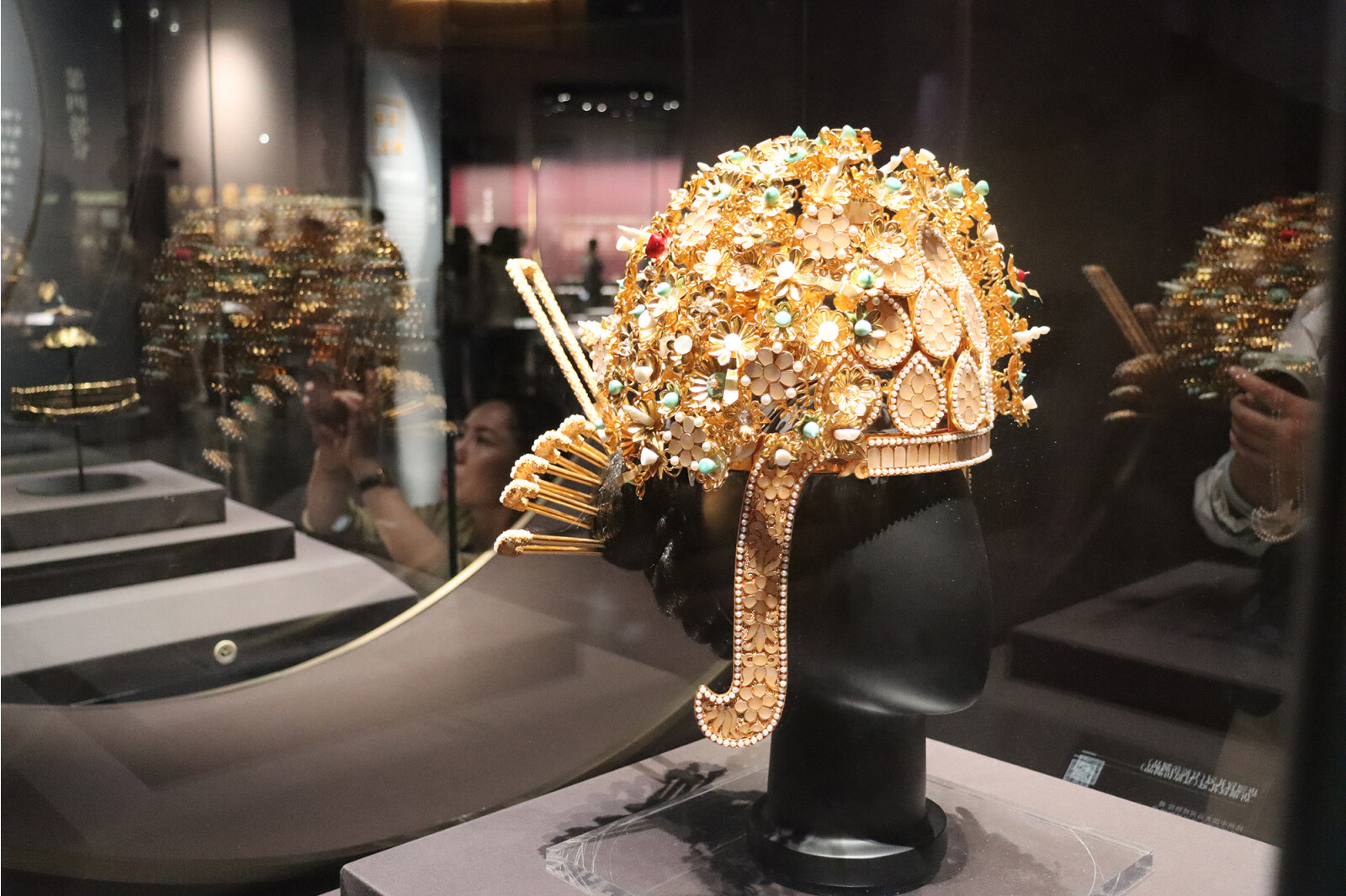 One of the exhibits in the Radiance of Gold and Jade: Colorful China temporary exhibition hall at the Inner Mongolia Museum