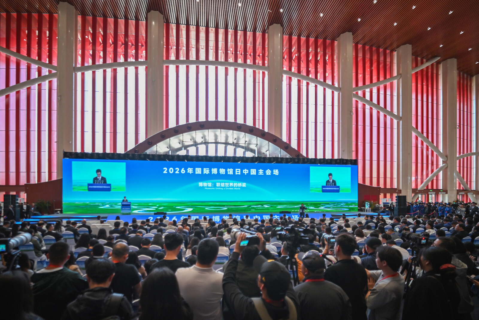 May 18, the opening ceremony of the main venue was held at the Inner Mongolia Museum, attracting a large gathering of people from all walks of life with enthusiastic responses. Photo by Zhang Zihe