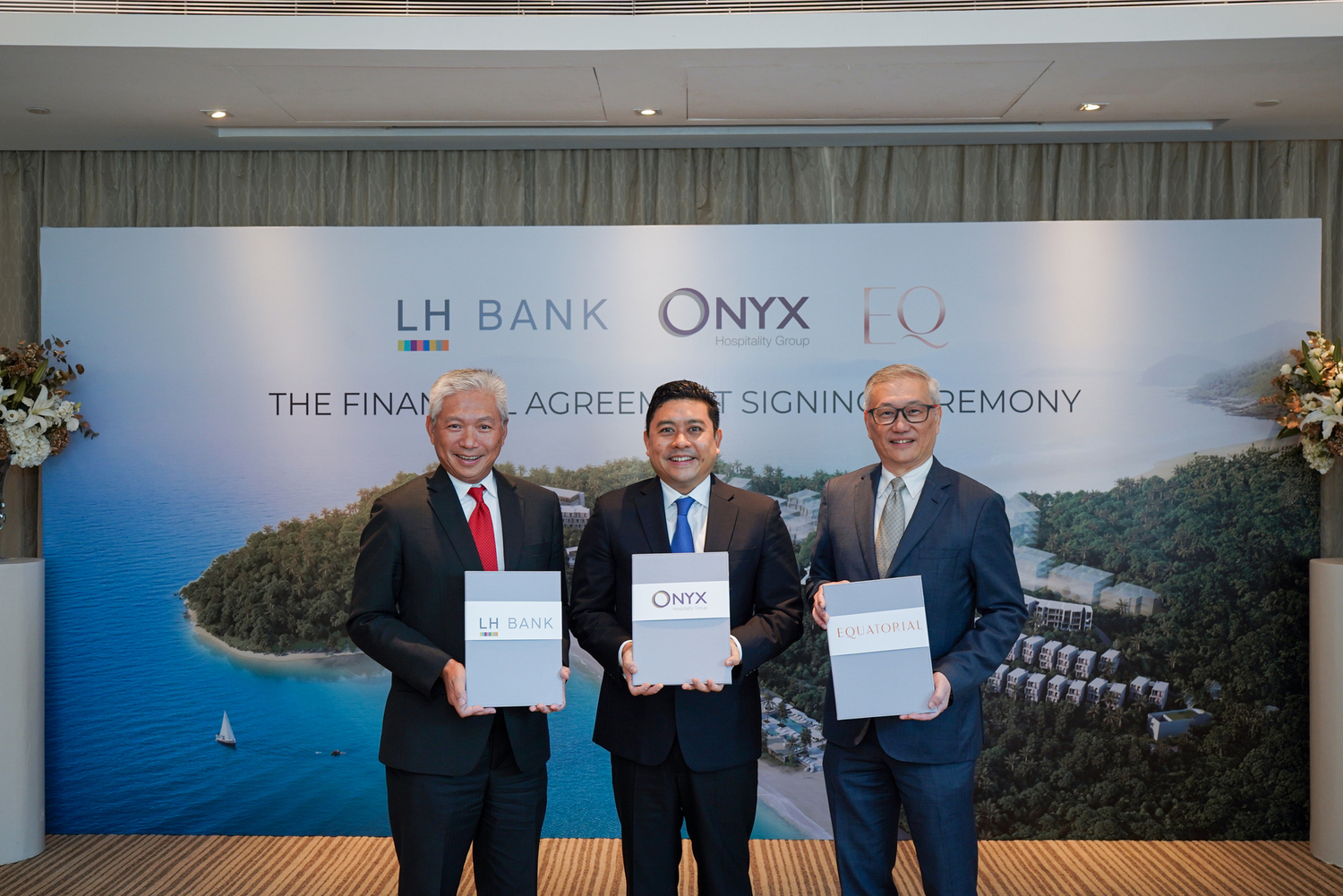 (Left: Mr. Shih Jiing-Fuh, Middle: Mr. Yuthachai Charanachitta, Right: Mr. Donald Lim)