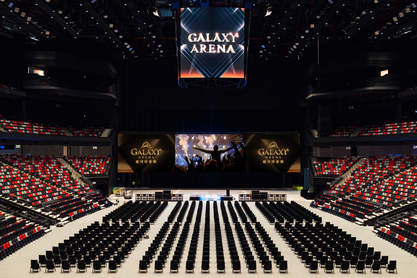 Among Galaxy Macau's portfolio of world-class live entertainment venues, the flagship Galaxy Arena is home to large-scale performances that captivate and inspire thousands of spectators.