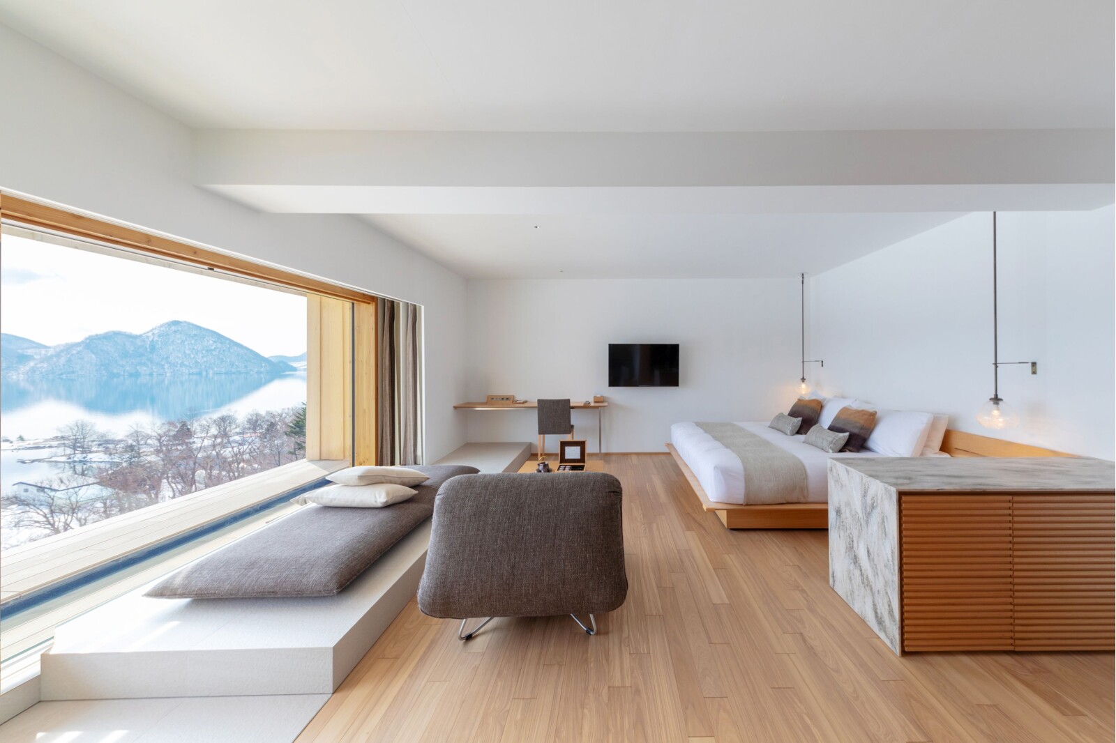 Each guestroom offers approximately 37 sq m of living space with sweeping views of Lake Tōya.