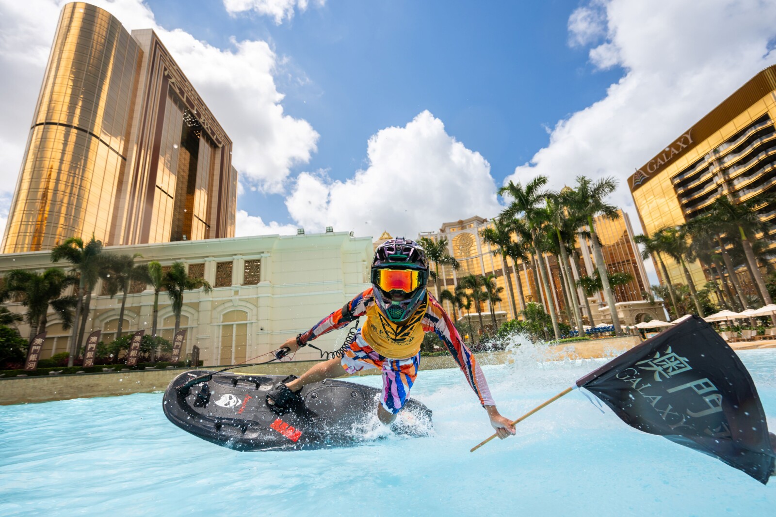 This summer, Galaxy Macau debuts its first power surfing showcase at Grand Resort Deck, where local athletes electrify the waves with speed, skill, and style. Catch the thrilling performances every weekend through August 30 for an unforgettable burst of summer fun.