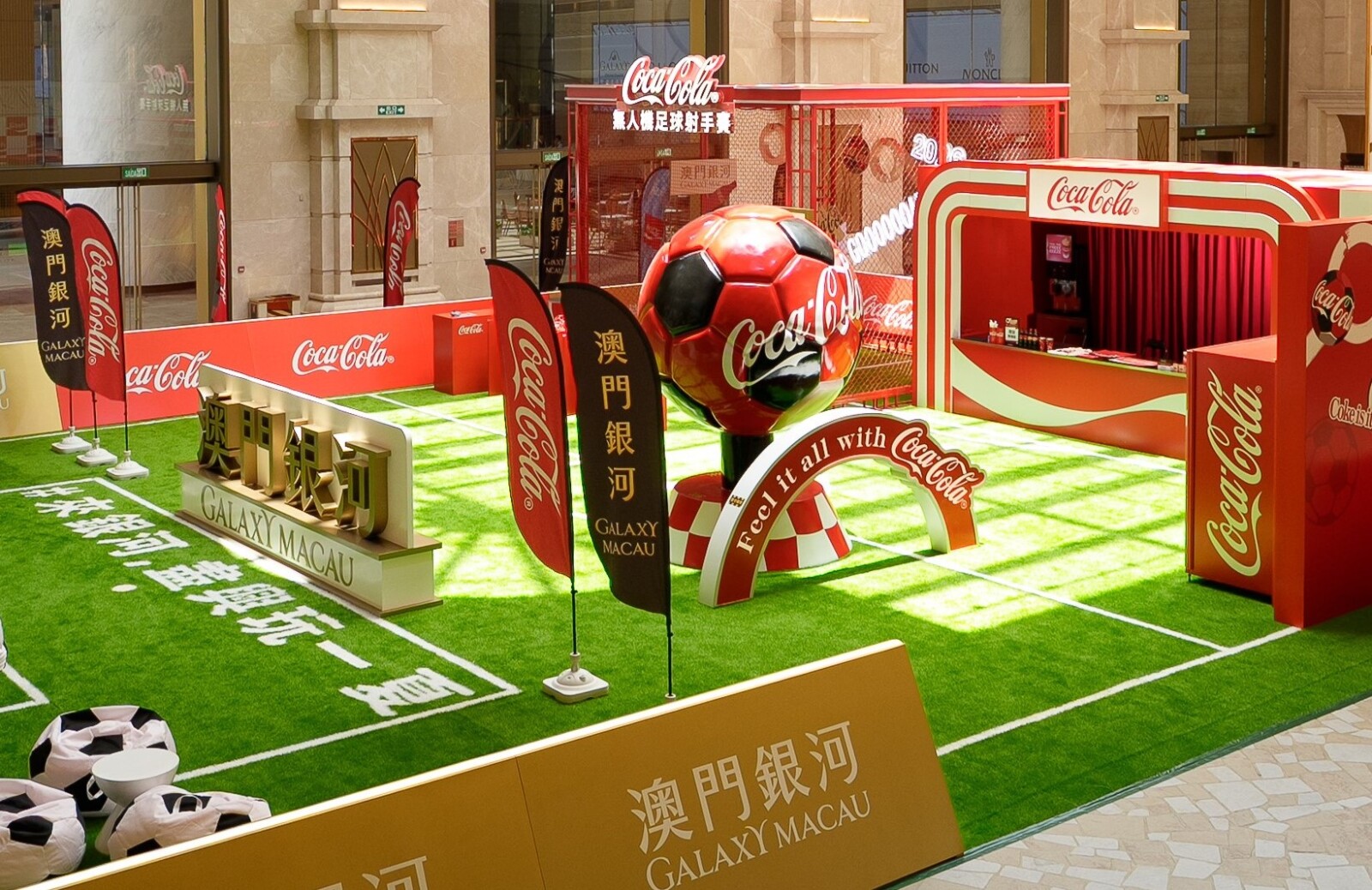 Galaxy Macau x Coca-Cola brings football fever to East Square with a high-tech, interactive pitch—where guests can pilot drone-powered footballs and score exclusive rewards, alongside capturing share-worthy moments, in an electrifying summer experience.