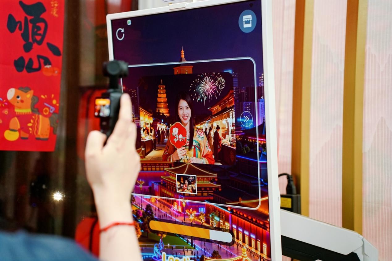 A visitor tries out the BoGuan-powered AI photography app