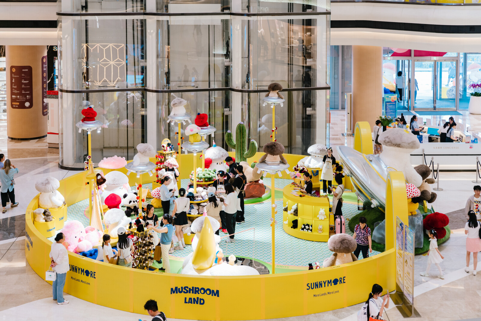 Spring City 66 in Kunming, in collaboration with SUNNYMORE, introduces the nationwide debut of a mushroom-themed creative pop-up