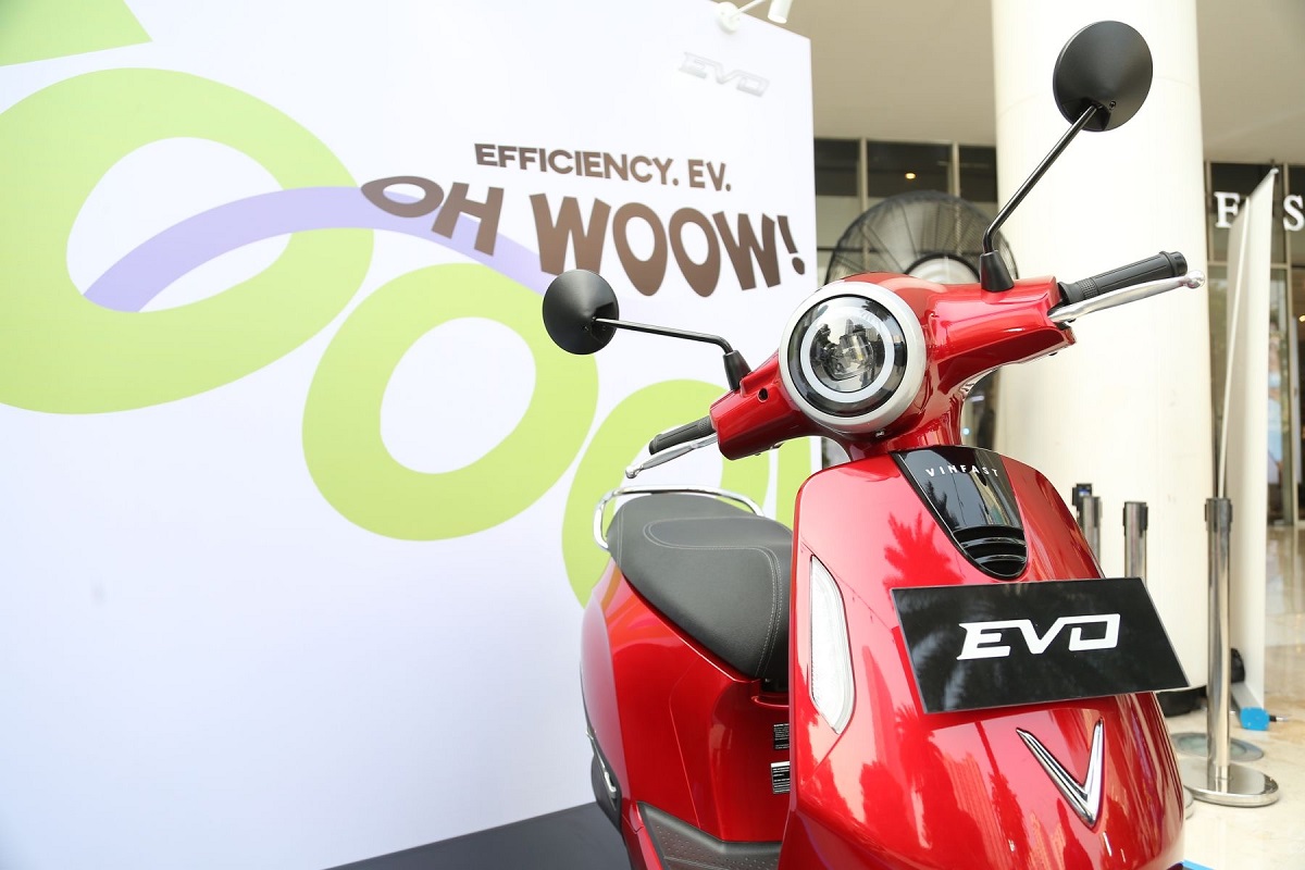 The VinFast Evo electric motorcycle on display at the event.