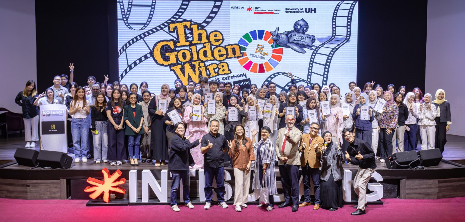 We.R.Wira Season 4 recorded its strongest participation to date, receiving 41 submissions from four institutions. (Below stage, from left): Director of Strategic Communications, Malaysia Digital Economy Corporation, Mr. Frank Chan, Managing Director, EVD Berhad, Mr. Norhizam Abdul Kadir, Head of Community Outreach & Collaborations, United Nations Association Malaysia, Ms. Loke Pak-Yen, Managing Director, Centriq PR, Ms. Jacqueline Arnold, Head of Programme, Mass Communications, Centre for University of Hertfordshire Programmes, INTI International College Subang, Mr. Roberto Calleja Fernandez, Dean, Centre of University of Hertfordshire Programmes, INTI International College Subang, Mr. Lai Mun Loon.