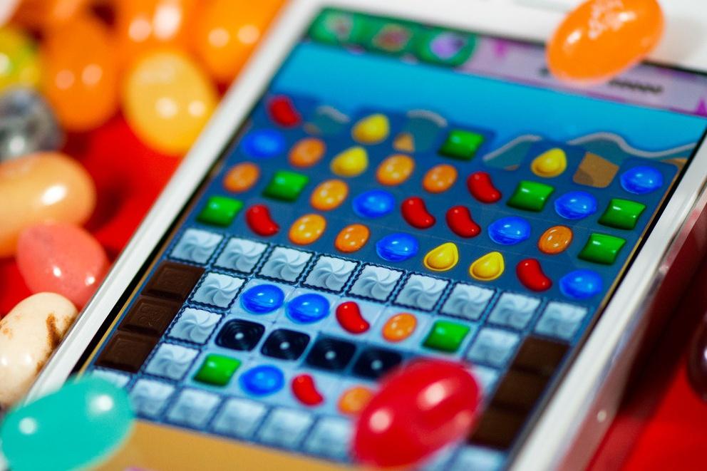 Social Network Games such as Candy Crush Saga have redefined the casual gaming experience of the next generation Social Network Games such as Candy Crush Saga have redefined the casual gaming experience of the next generation